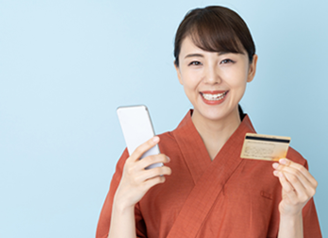 着物の女性がお支払い