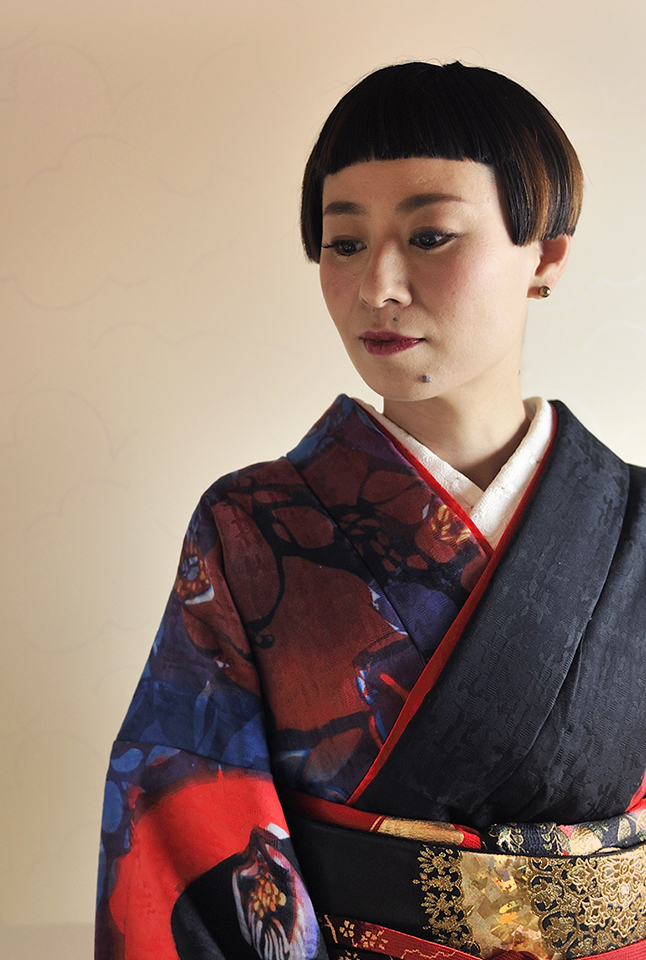 着物姿の女性上半身
